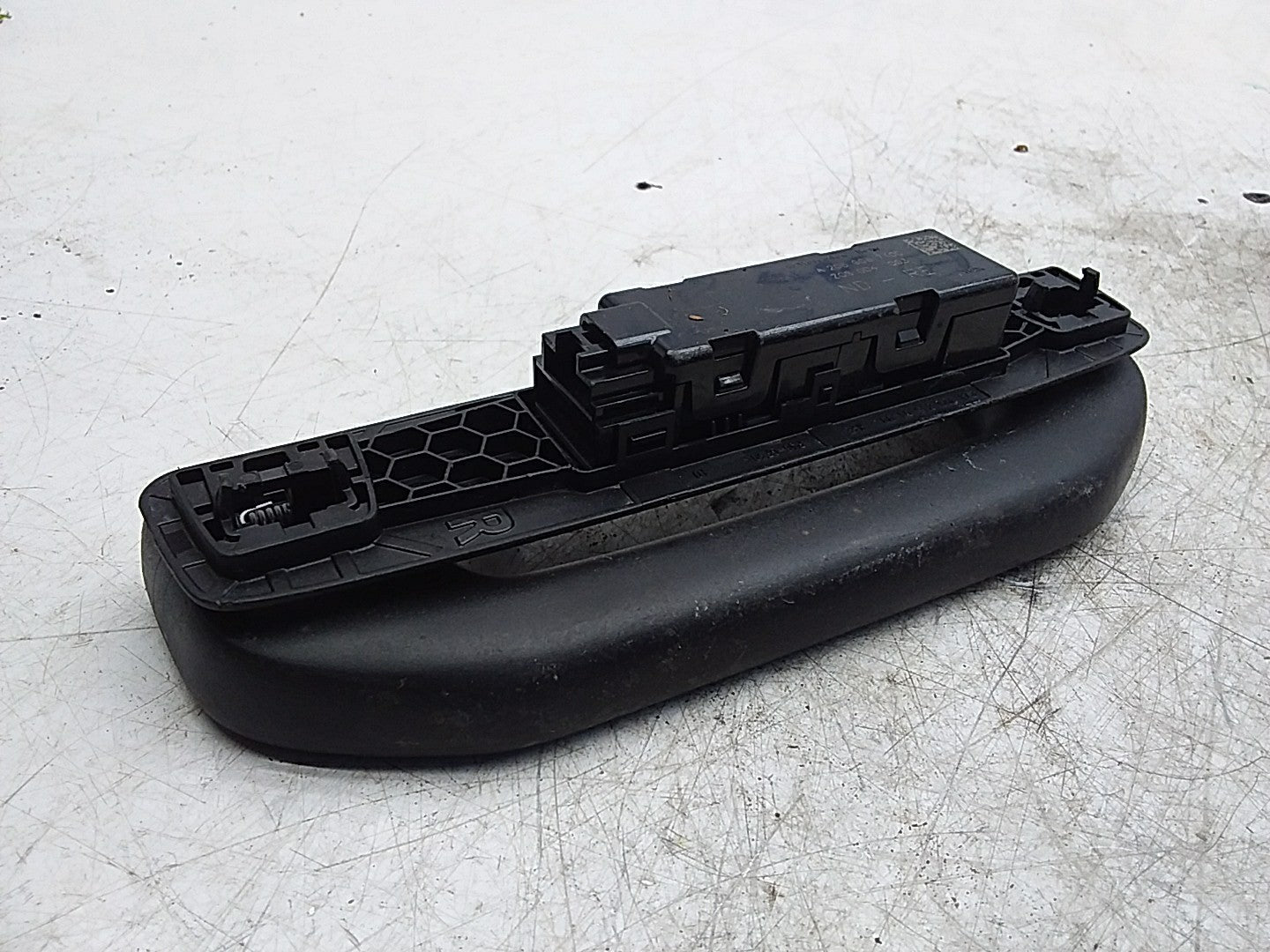 MERCEDES BENZ C-CLASS W206 REAR RIGHT ROOF HANDLE A2069067100 FMR203