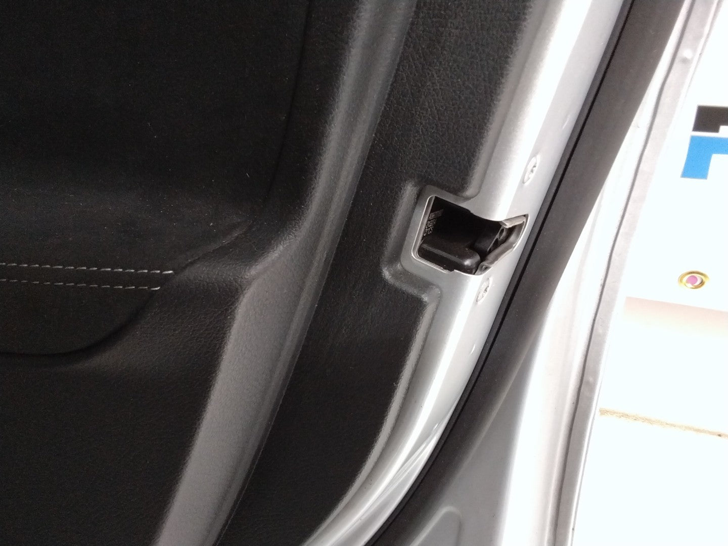 MERCEDES BENZ  C-CLASS W177 DRIVER SIDE FRONT DOOR O/S/F COMPLETE GREY FMD59