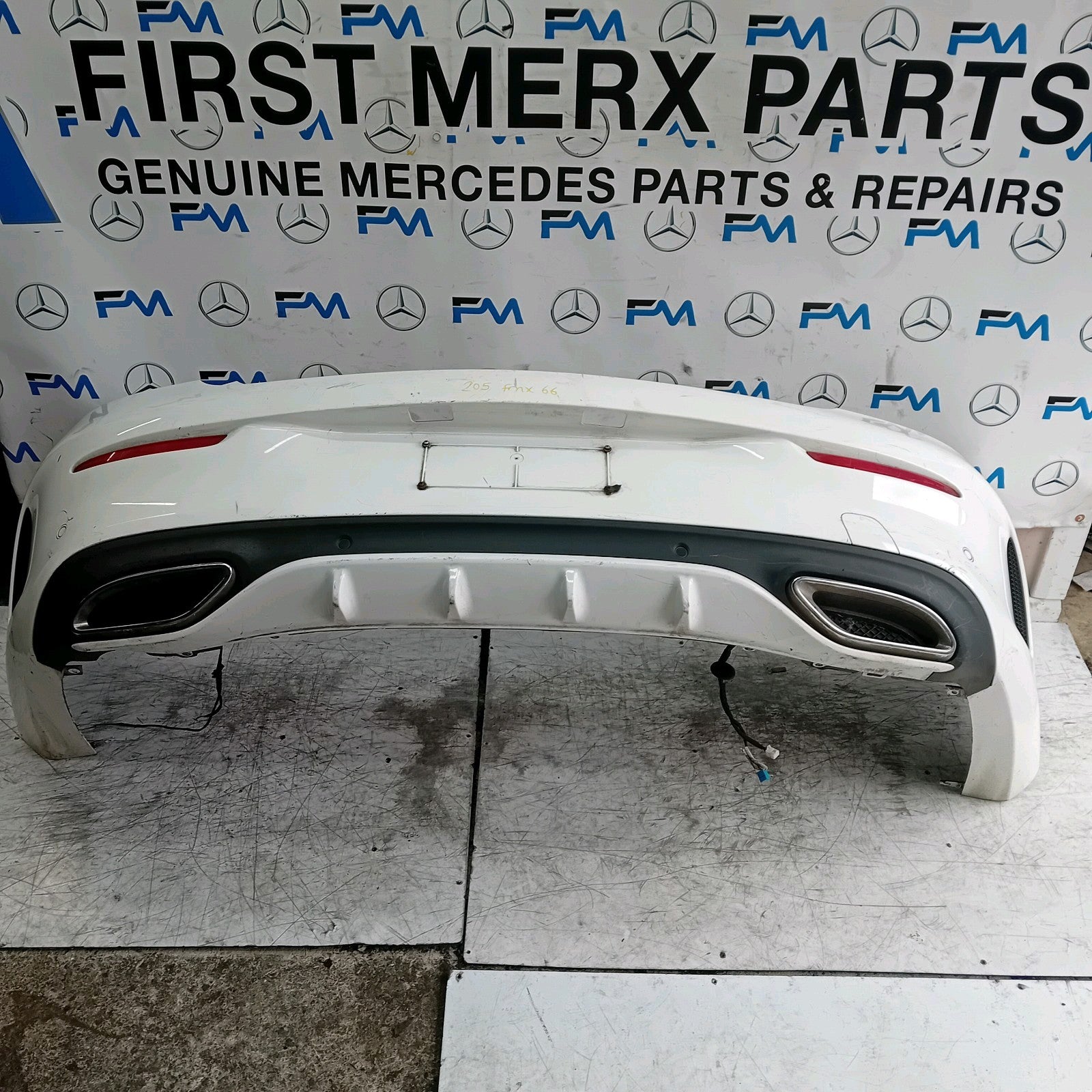 MERCEDES BENZ C-CLASS W205 COUPE REAR BUMPER 2014 WHITE COMPLETE FMX66