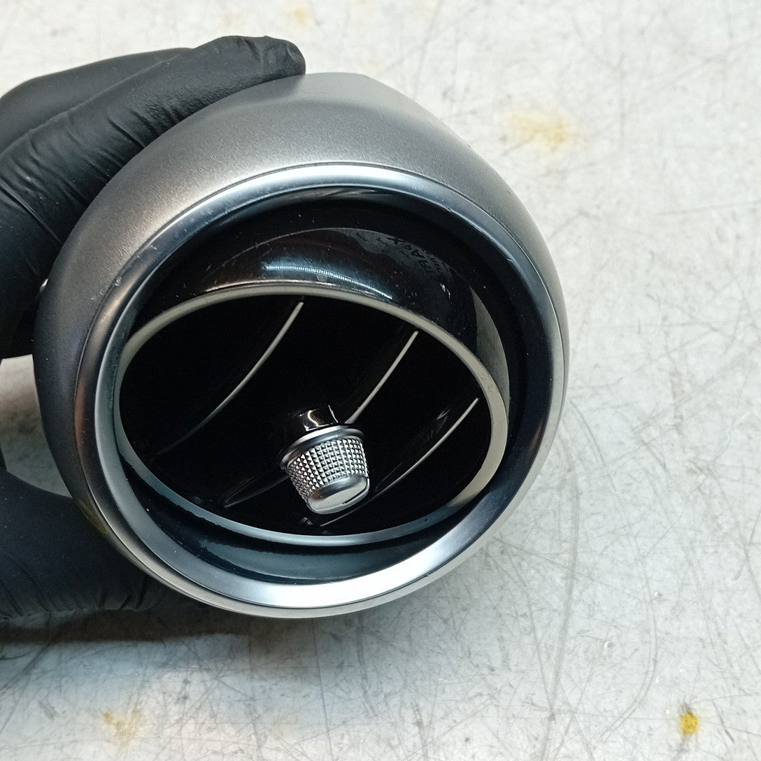 MERCEDES BENZ C-CLASS W205 DASHBOARD AIR VENT 2016 A2058304400 FM001520