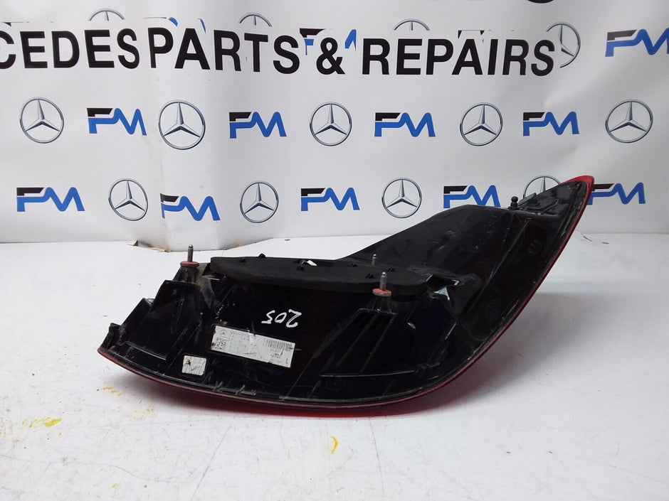 MERCEDES  C CLASS W205 REAR PASSENGER SIDE LED LIGHT A2059067103 FMT18 2015