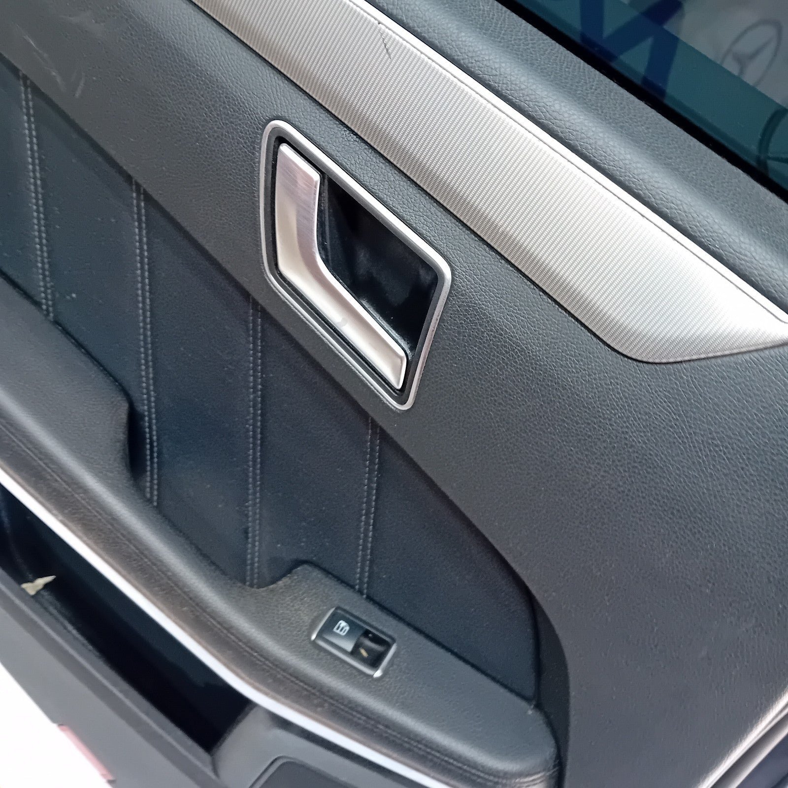 MERCEDES BENZ E-CLASS  W212 PASSENGER SIDE REAR DOOR ( NEAR SIDE REAR ) FM06