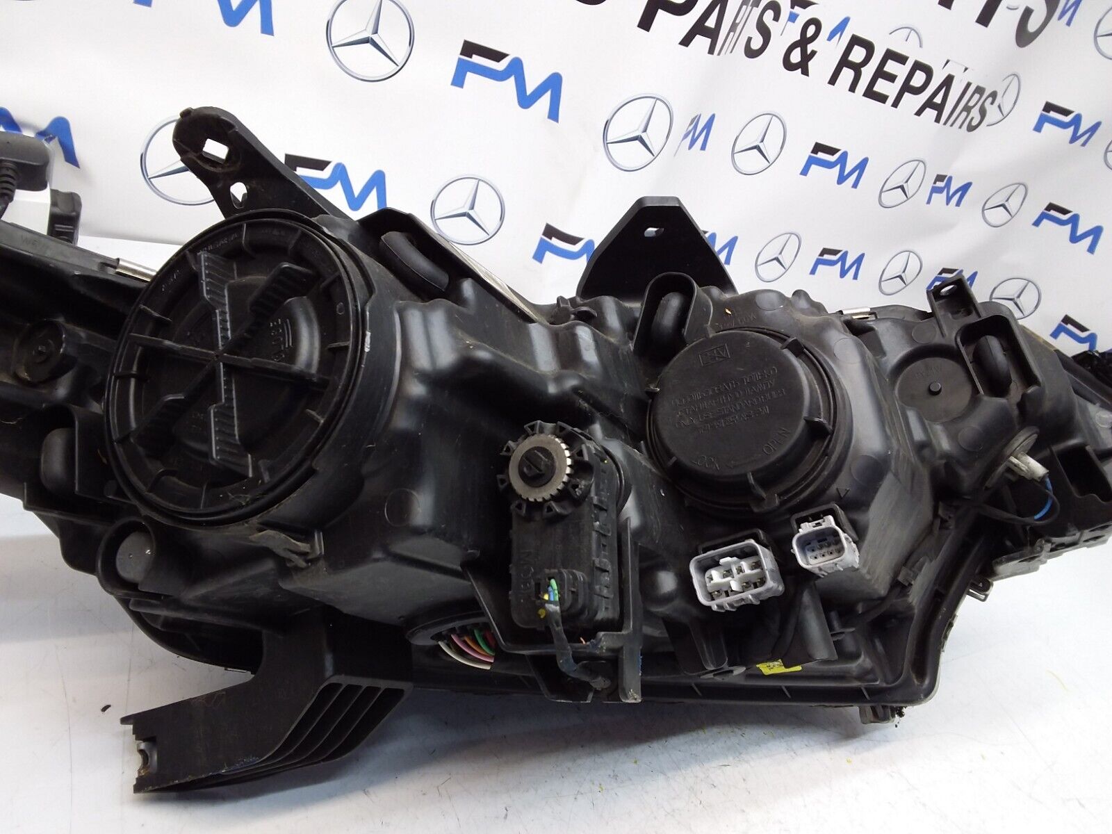 MITSUBISHI OUTLANDER MK3 2015 HEADLIGHT PASSENGER SIDE LEFT L0094N 08V2 FMH65