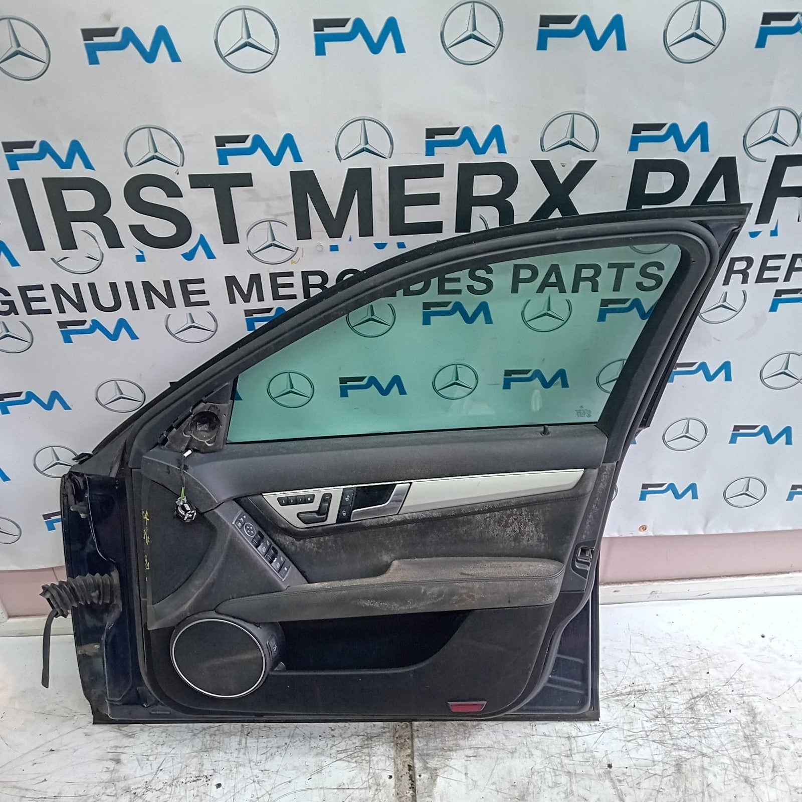 MERCEDES BENZ C-CLASS W204 DRIVER SIDE FRONT DOOR O/S/F BLUE COMPLETE FMD140