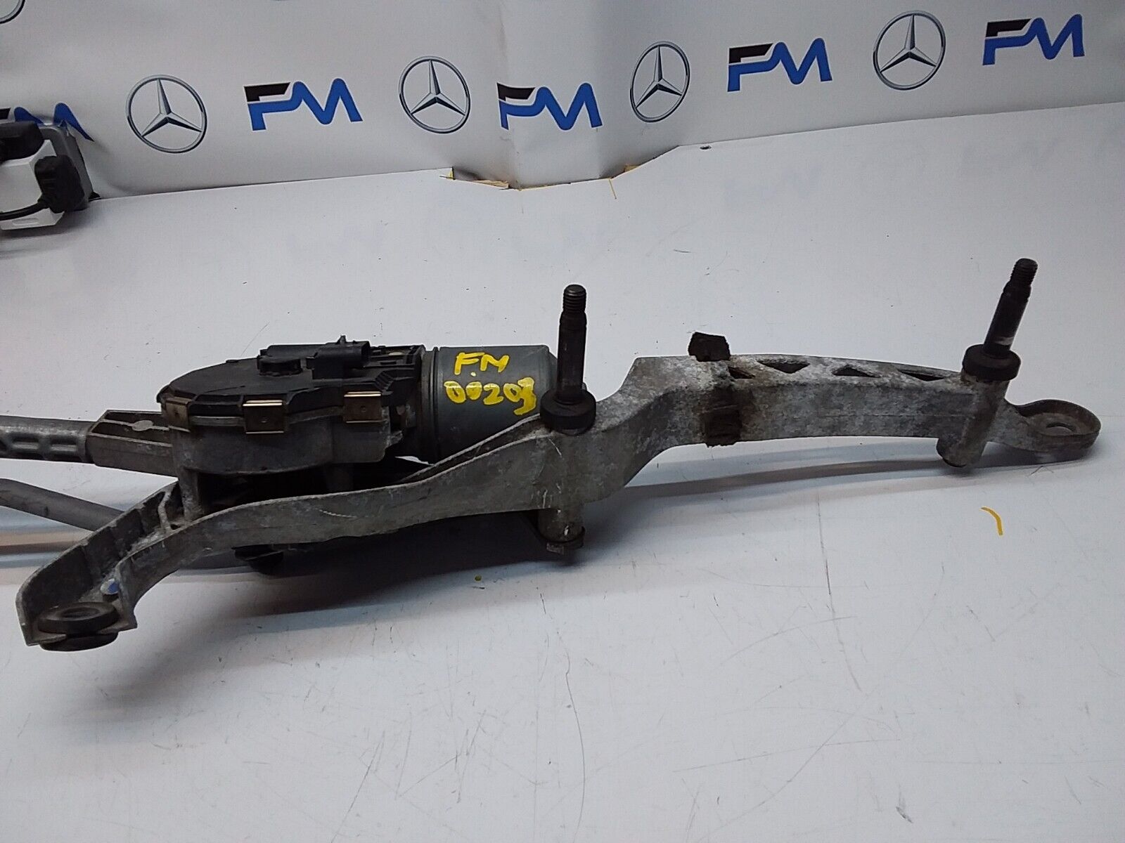 MERCEDES C-CLASS WIPER MOTOR & LINKAGE FRONT A2048201140 W204 2010-2015 FM00203