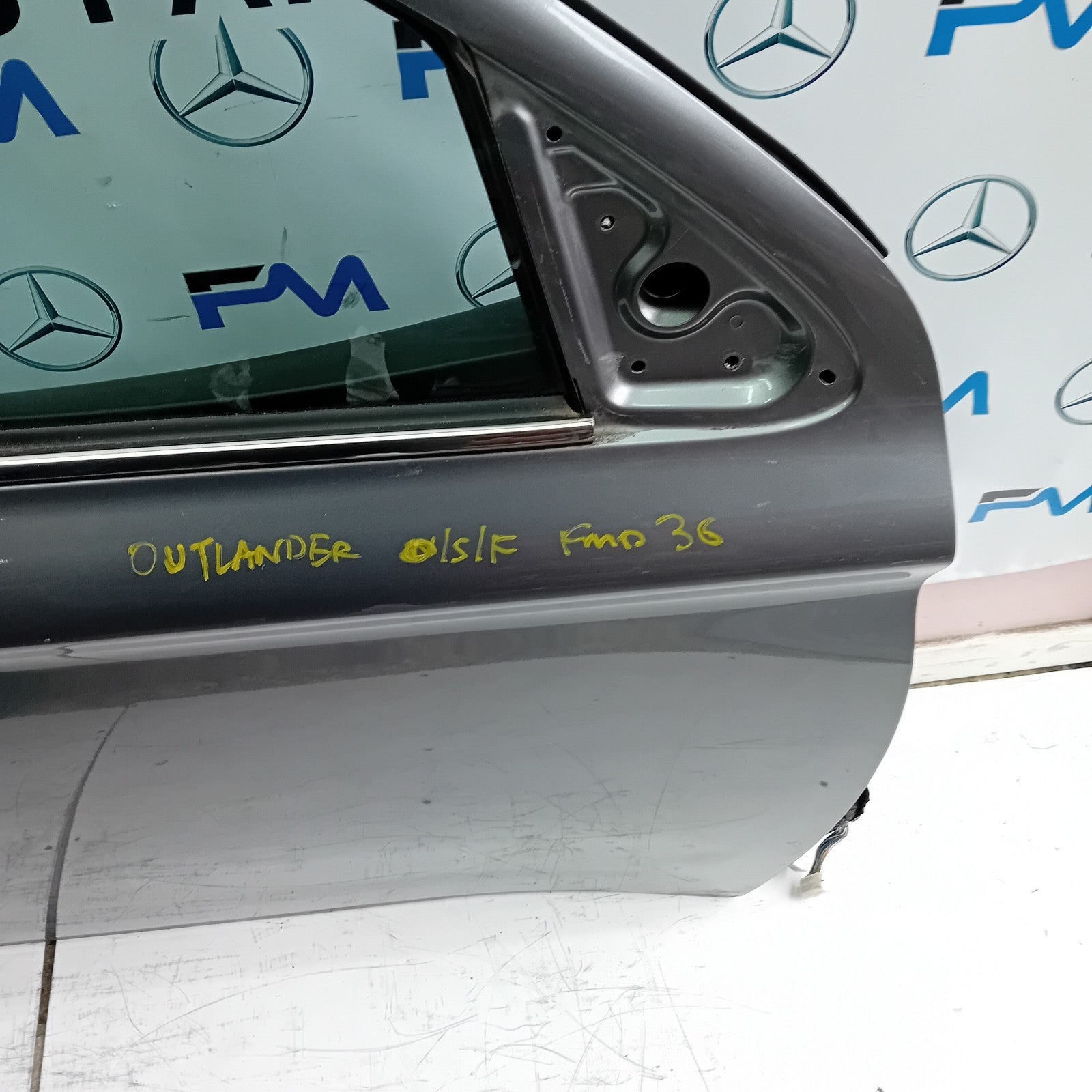 MITSUBISH OUTLANDER DRIVER SIDE FRONT DOOR O/S/F COMPLETE SILVER FMD36
