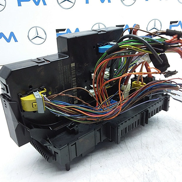 MERCEDES BENZ  E-CLASS W212  FUSE BOX RELAY BOX A2129009522 FMR481