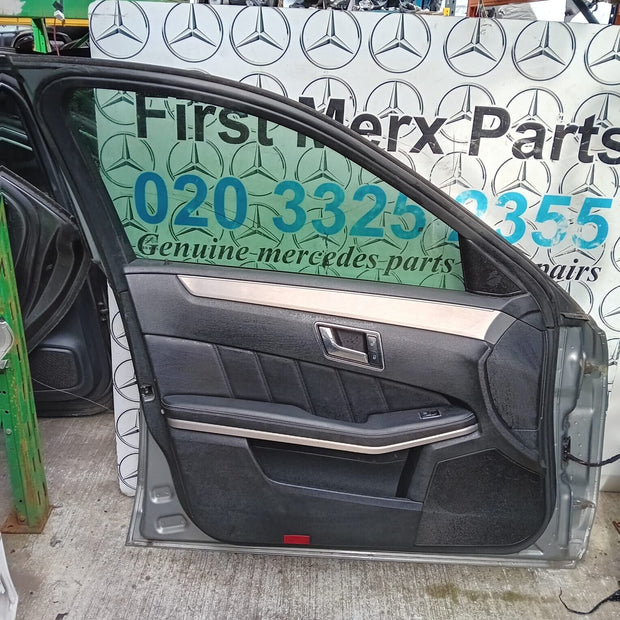 MERCEDES BENZ E-CLASS  W212  PASSENGER SIDE FRONT DOOR ( NEAR SIDE FRONT )