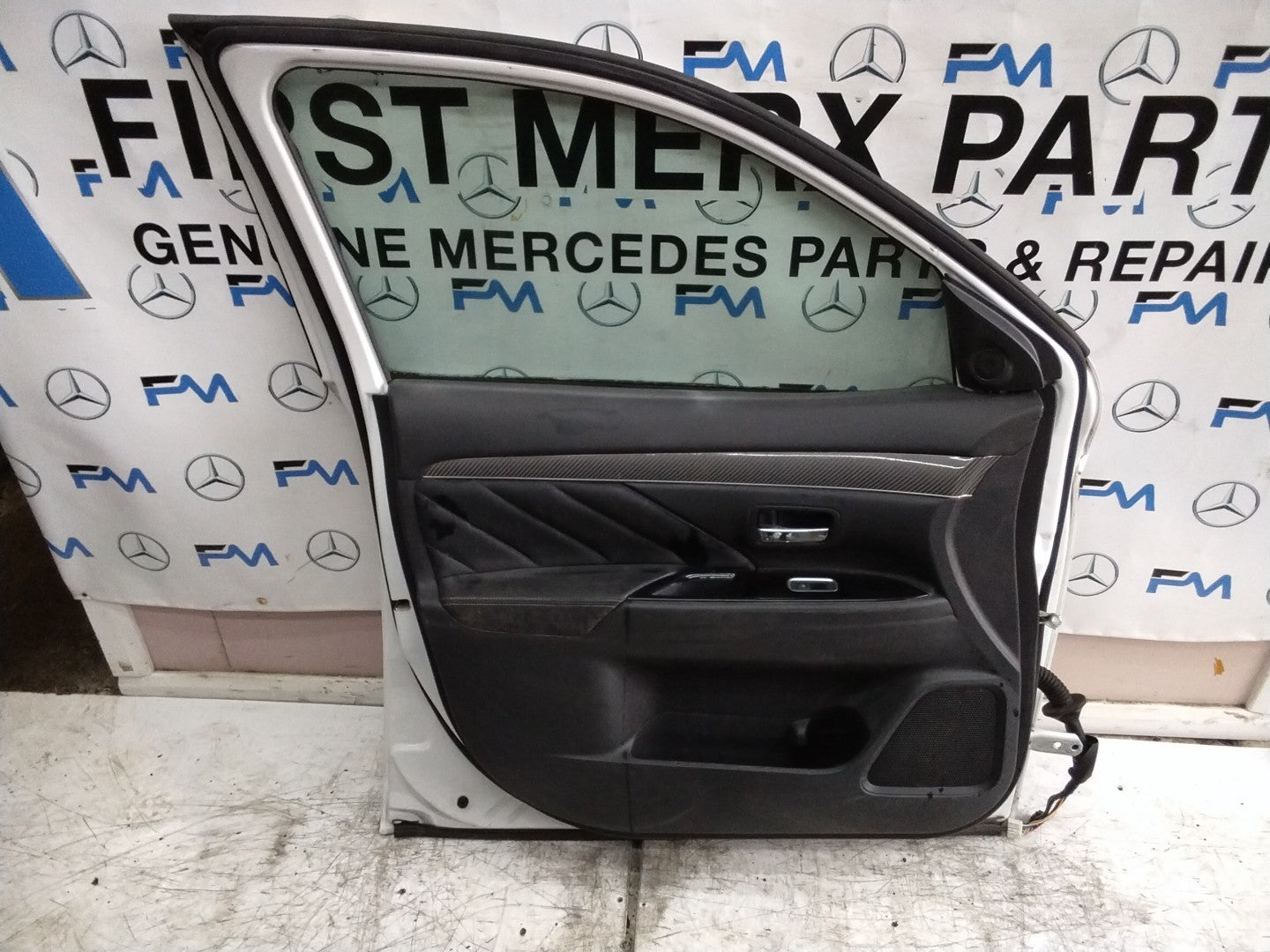 MITSUBISHI OUTLANDER MK3 PASSENGER FRONT DOOR NSF WHITE 2013 COMPLETE FMD330