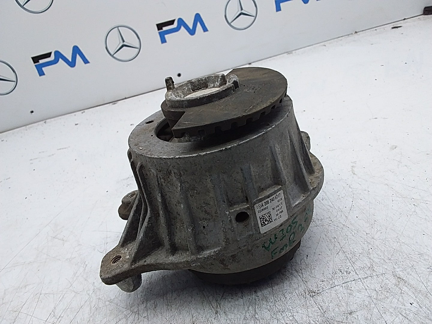MERCEDES BENZ  C-CLASS  W205  ENGINE MOUNT RIGHT OS A2052406717 FMR359
