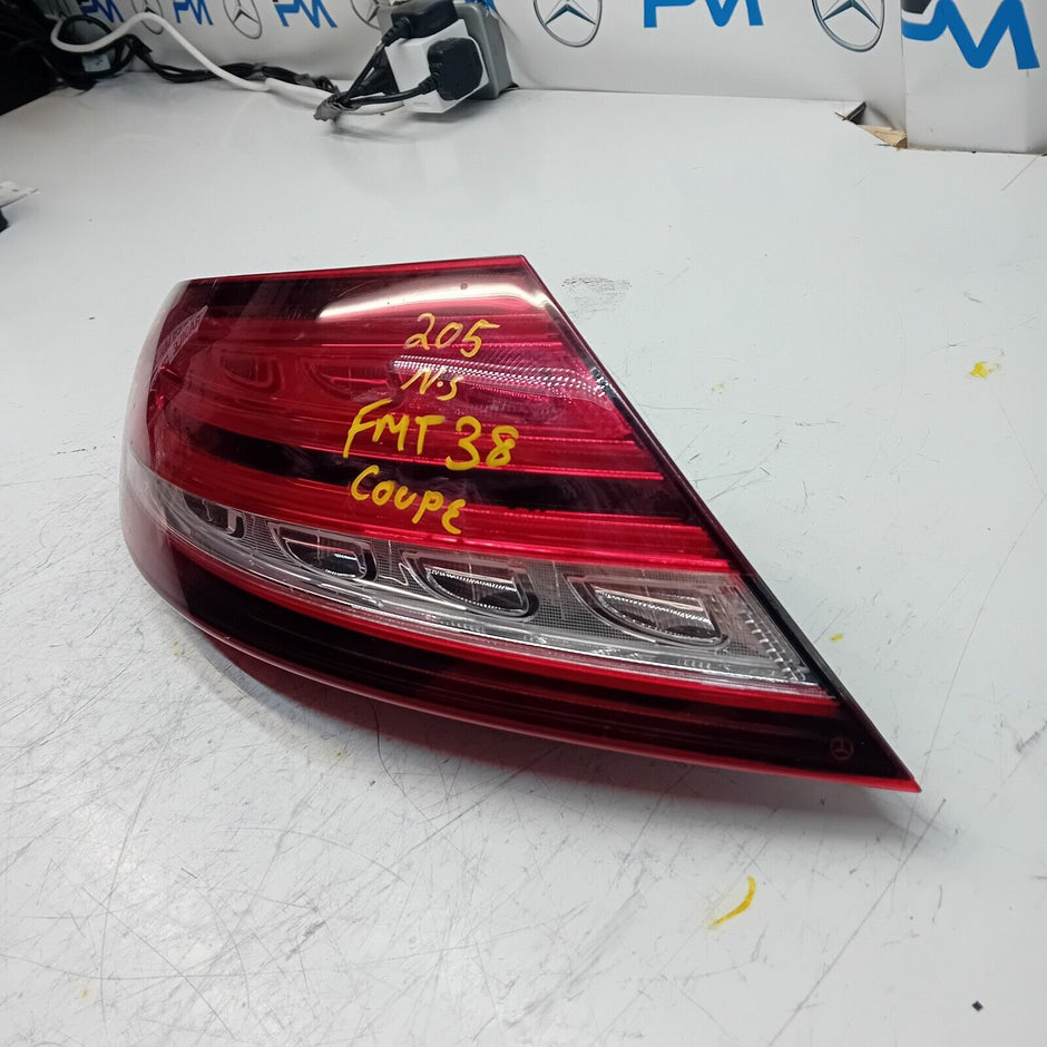 MERCEDES C-CLASS W205 COUPE 2018 REAR PASSENGER N/S TAIL LIGHT A2059063105 FMT38