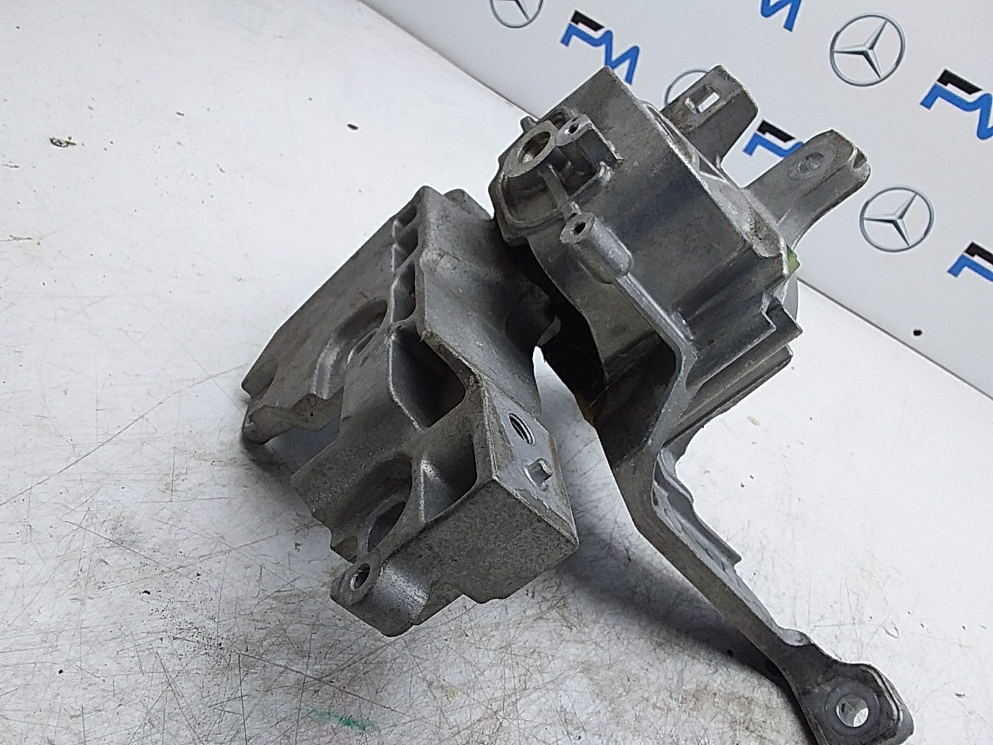 MERCEDES A-CLASS W177 ENGINE MOUNT BRACKET SUPPORT RIGHT A2472401800 FMR260