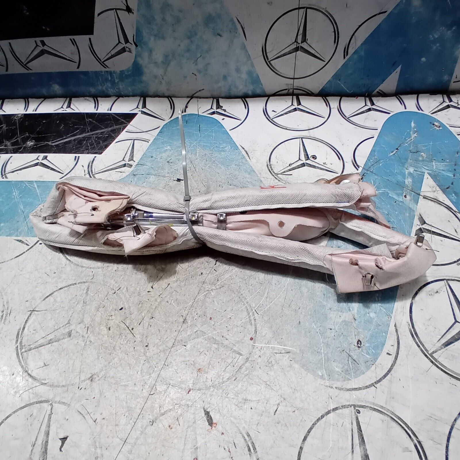MERCEDES C CLASS CURTAIN AIBAG RIGHT SIDE MK3 W204 2007 - 2015 A2048606402 FM82