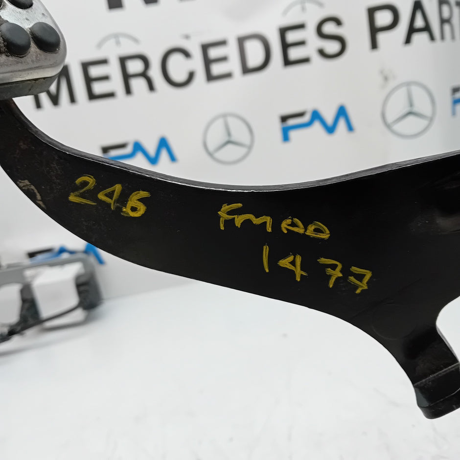 MERCEDES B-CLASS W246 CLUTCH PEDAL WITH CYLIBDER A2462900619 2015  FM001477