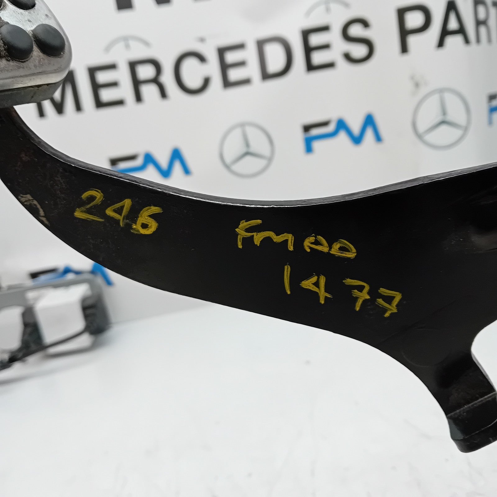 MERCEDES B-CLASS W246 CLUTCH PEDAL WITH CYLIBDER A2462900619 2015  FM001477