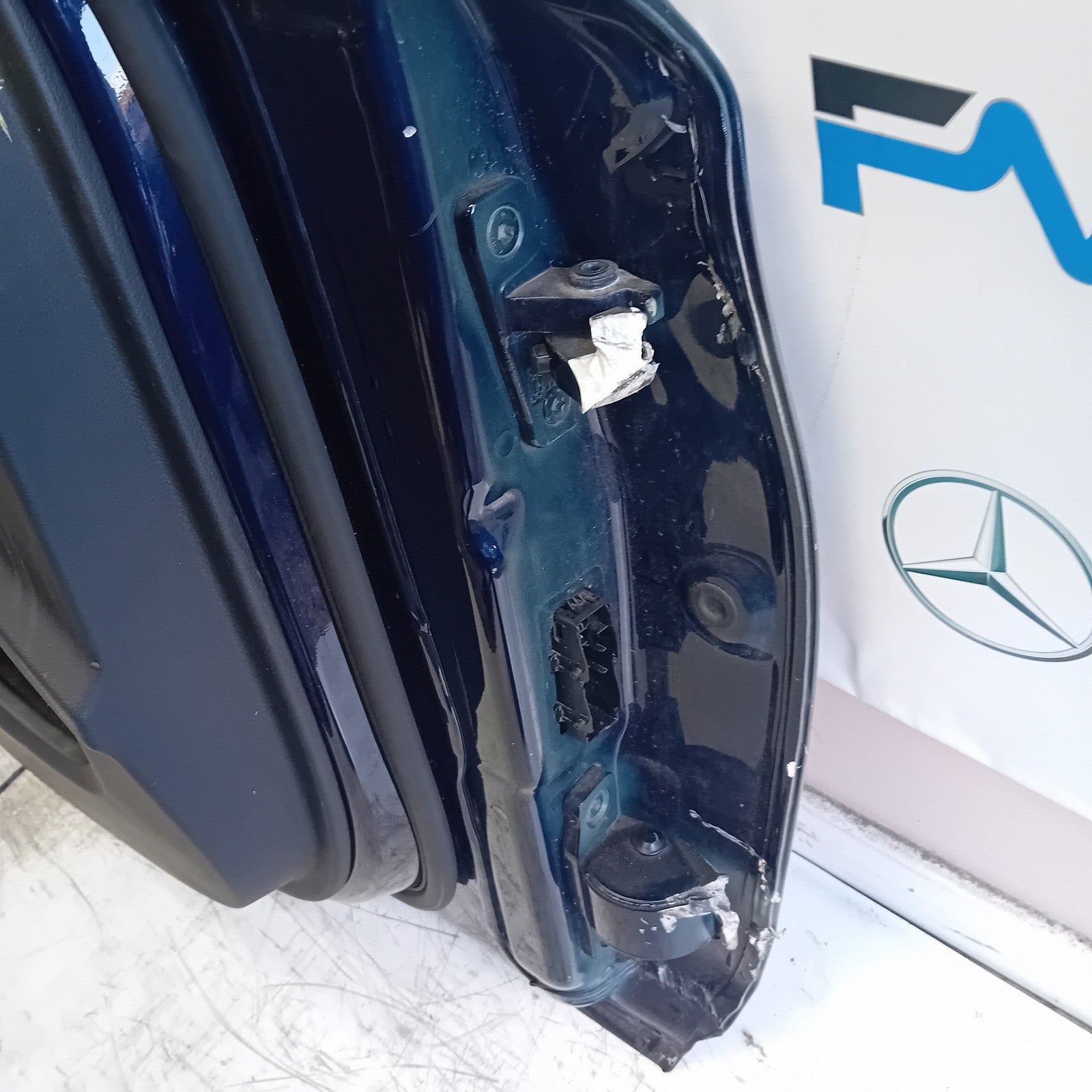 MERDEDES C-CLASS W205 DRIVER SIDE FRONT DOOR NSF BLUE 2014 ON COMPLETE FMD184