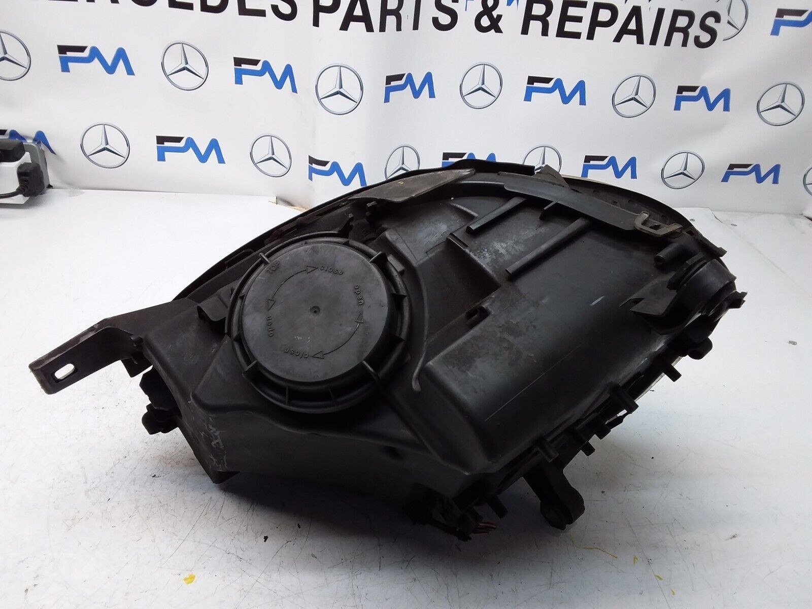 MERCEDES R CLASS W251 HEADLIGHT PASSENGER NS A2518260191 FMH110