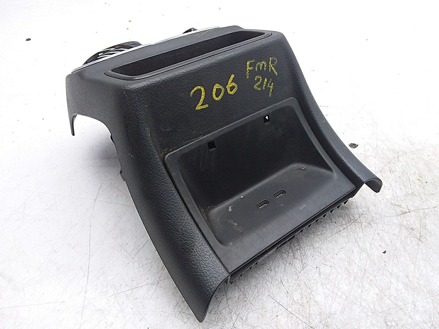 MERCEDES C-CLASS W206 REAR CENTRE AIR VENTS DAMAGED A2066806500 FMR214