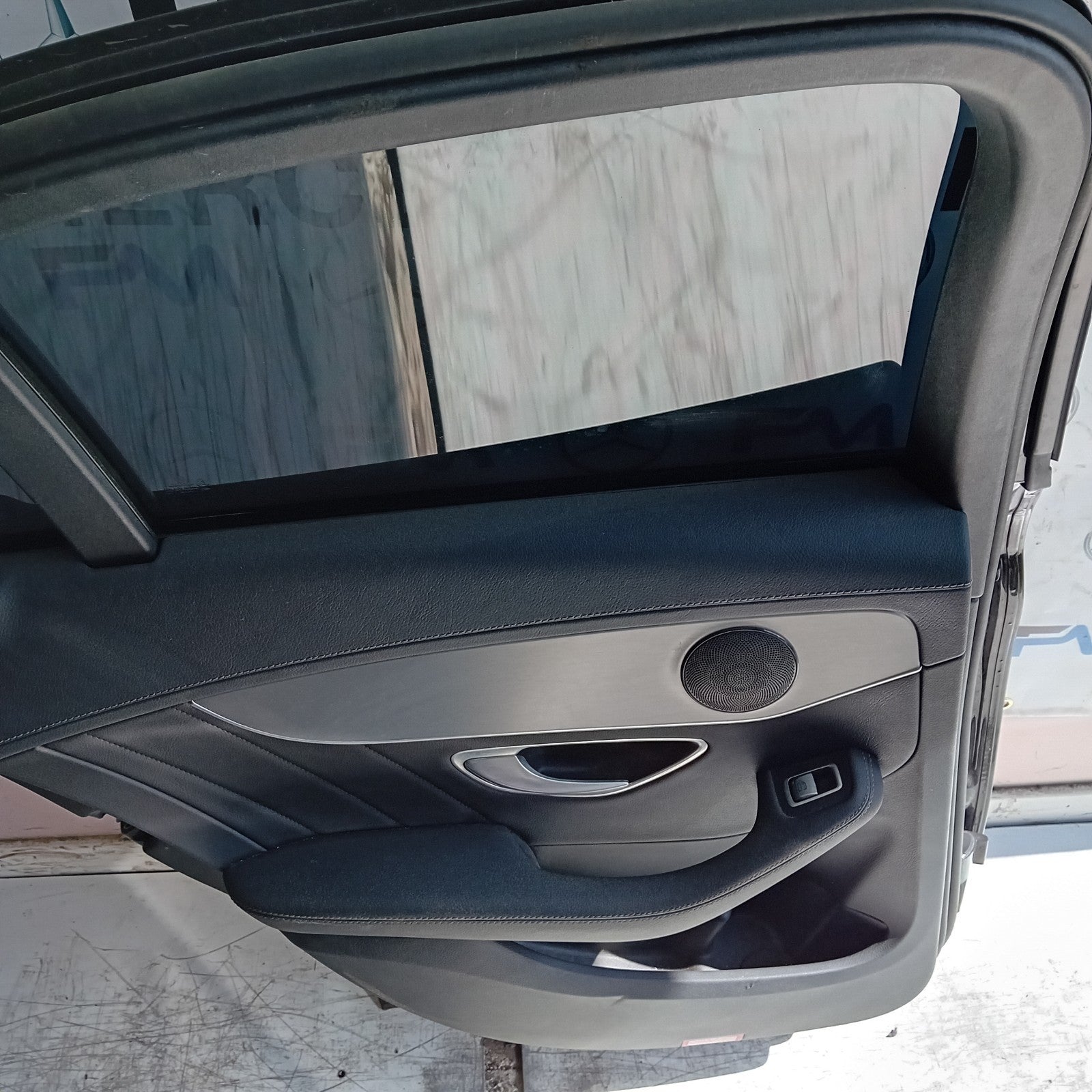 MERCEDES C-CLASS W205 SLN PASSENGER REAR DOOR NSR BLACK 2014 ON COMPLETE FMD428