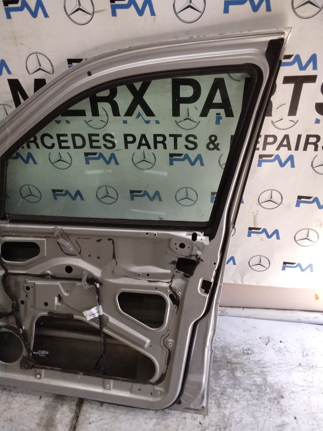 MERCEDES M-CLASS W163  DRIVER FRONT DOOR OSF GREY 1997-05 FMD574