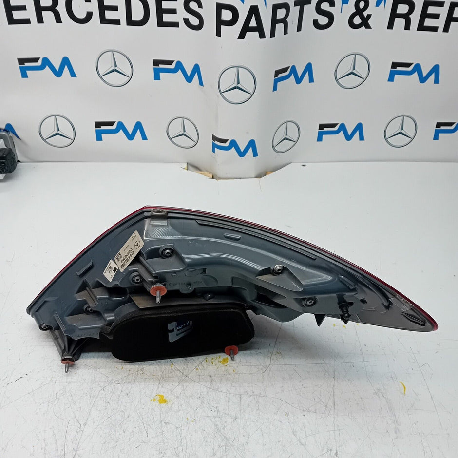MERCEDES E-CLASS W213 2017 REAR PASSENGER N/S TAIL LIGHT A2139067700 FMT47