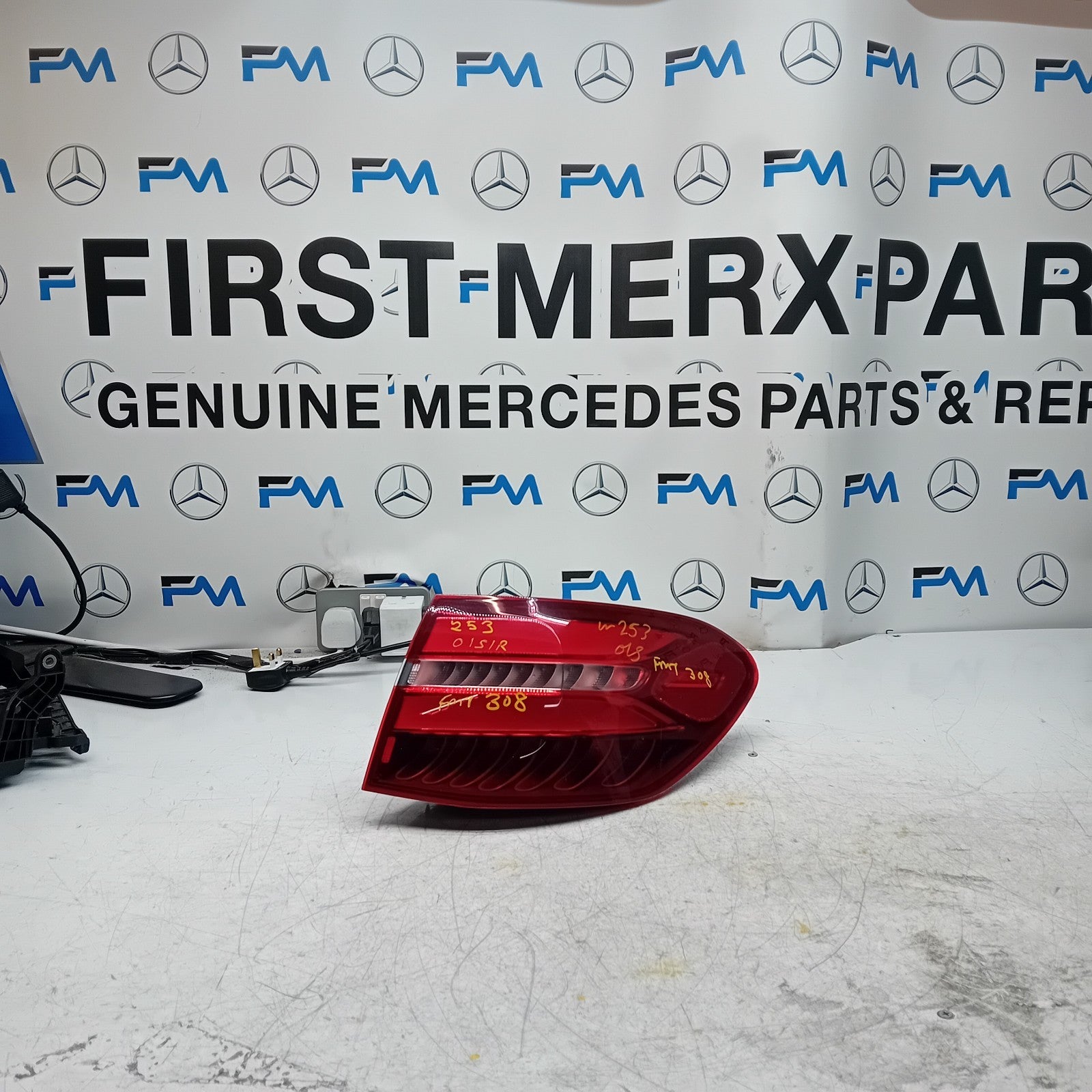 MERCEDES BENZ  GLC W253 DRIVER SIDE RIGHT REAR TAIL LIGHT 2016 FMT308