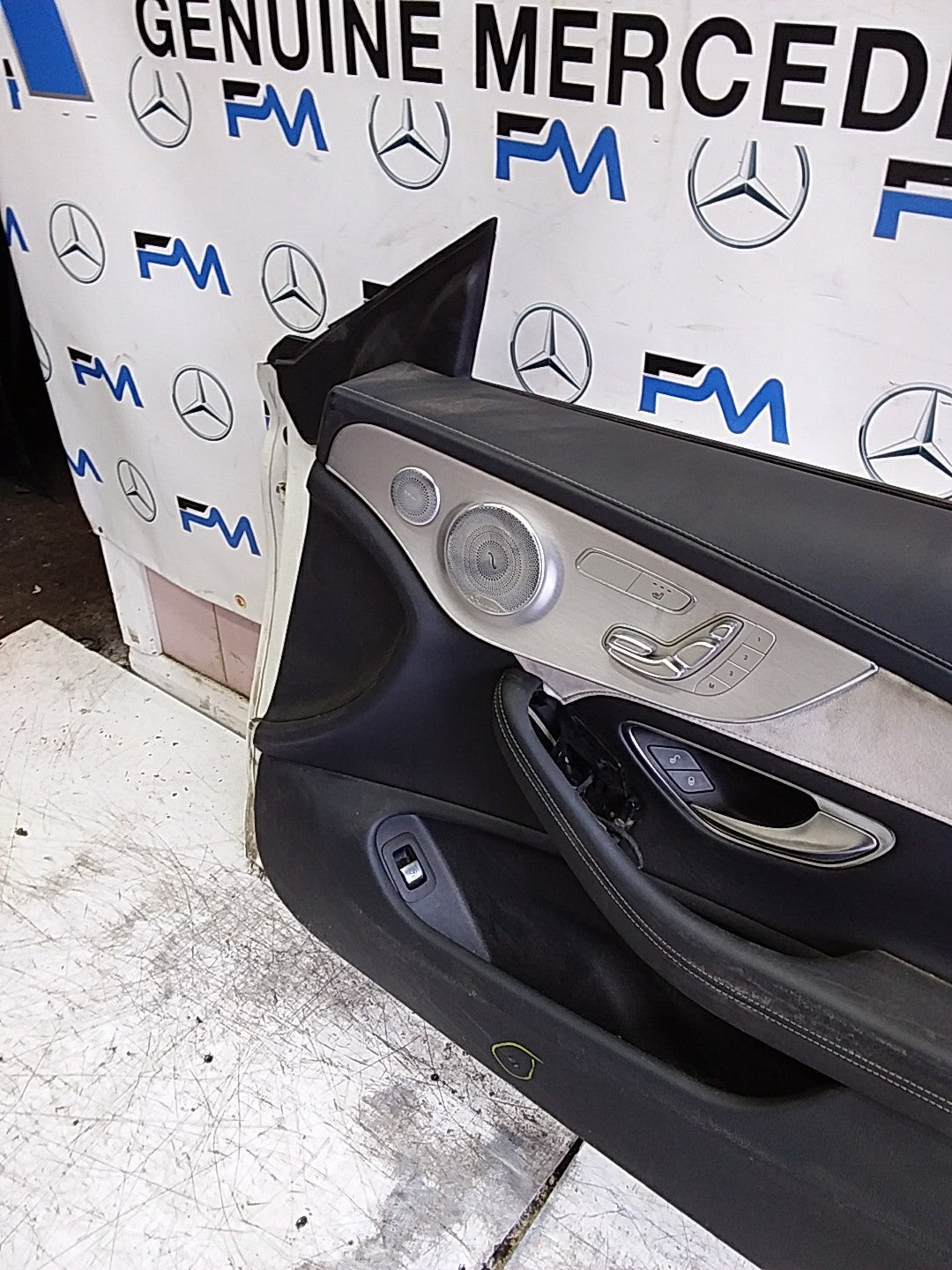 MERCEDES C-CLS C205  PASSENGER FRONT DOOR OSF WHITE 2016 ONWARDS COMPLETE FMD614