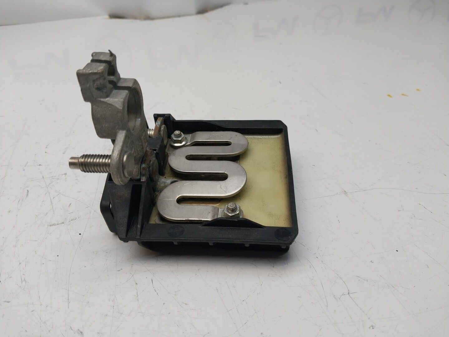 Mercedes W213 W205 W218 W238 W253 Negative Battery Tray Clamp A0009061505FM00252