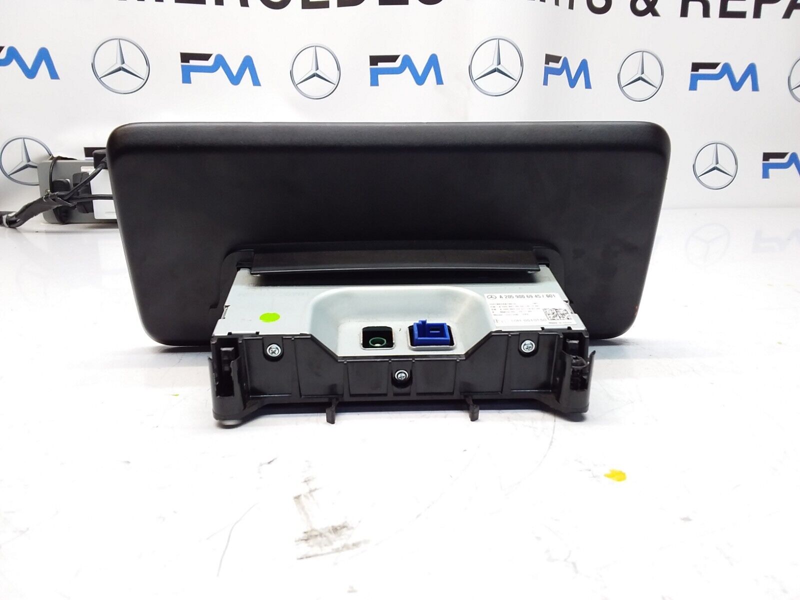 MERCEDES C-CLASS W205 COUPE 2017 SAT NAV MULTIMEDIA SCREEN A2059006945 FM00669