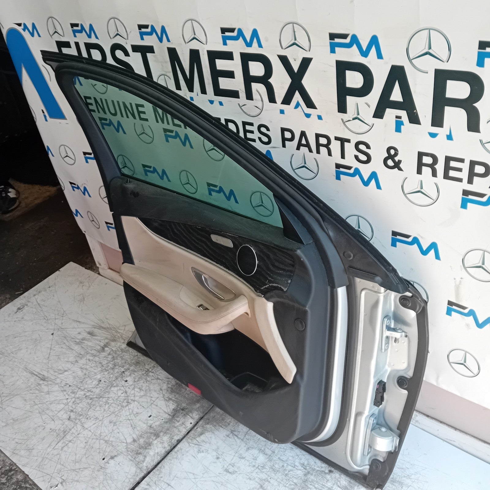 MERCEDES E-CLASS W213 PASSENGER FRONT DOOR NSF 2016 ON SILVER COMPLETE  FMD512