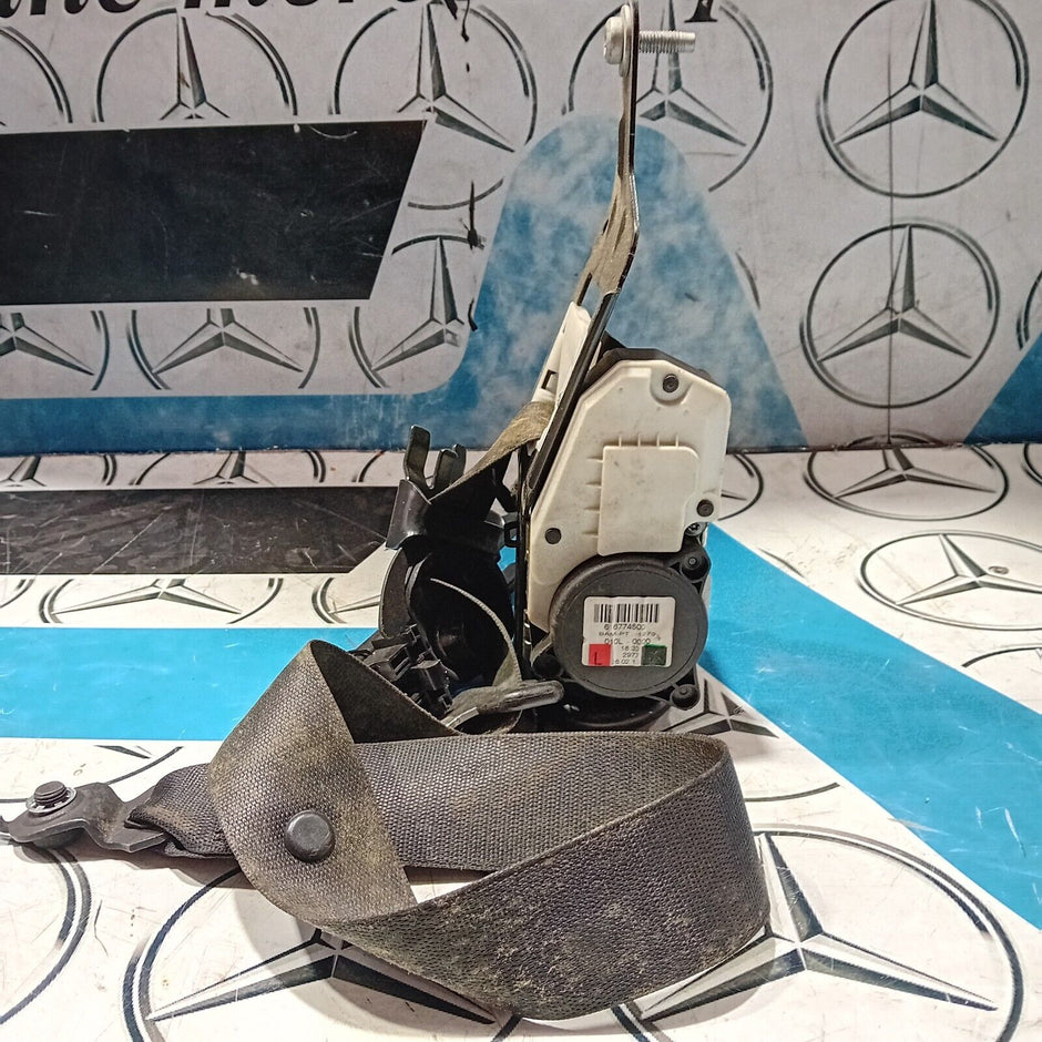 MERCEDES C CLASS W204 N/S/F FRONT LEFT SEAT BELT PASSENGERS A2048602186