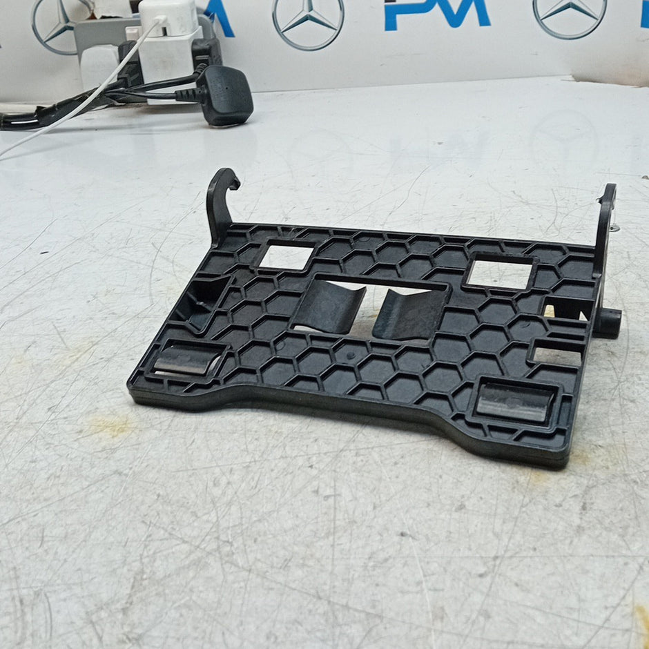 MERCEDES C CLASS W205 SAT NAV SYSTEM HEADUNIT MOUNT BRACKET A2055457200 FM001538
