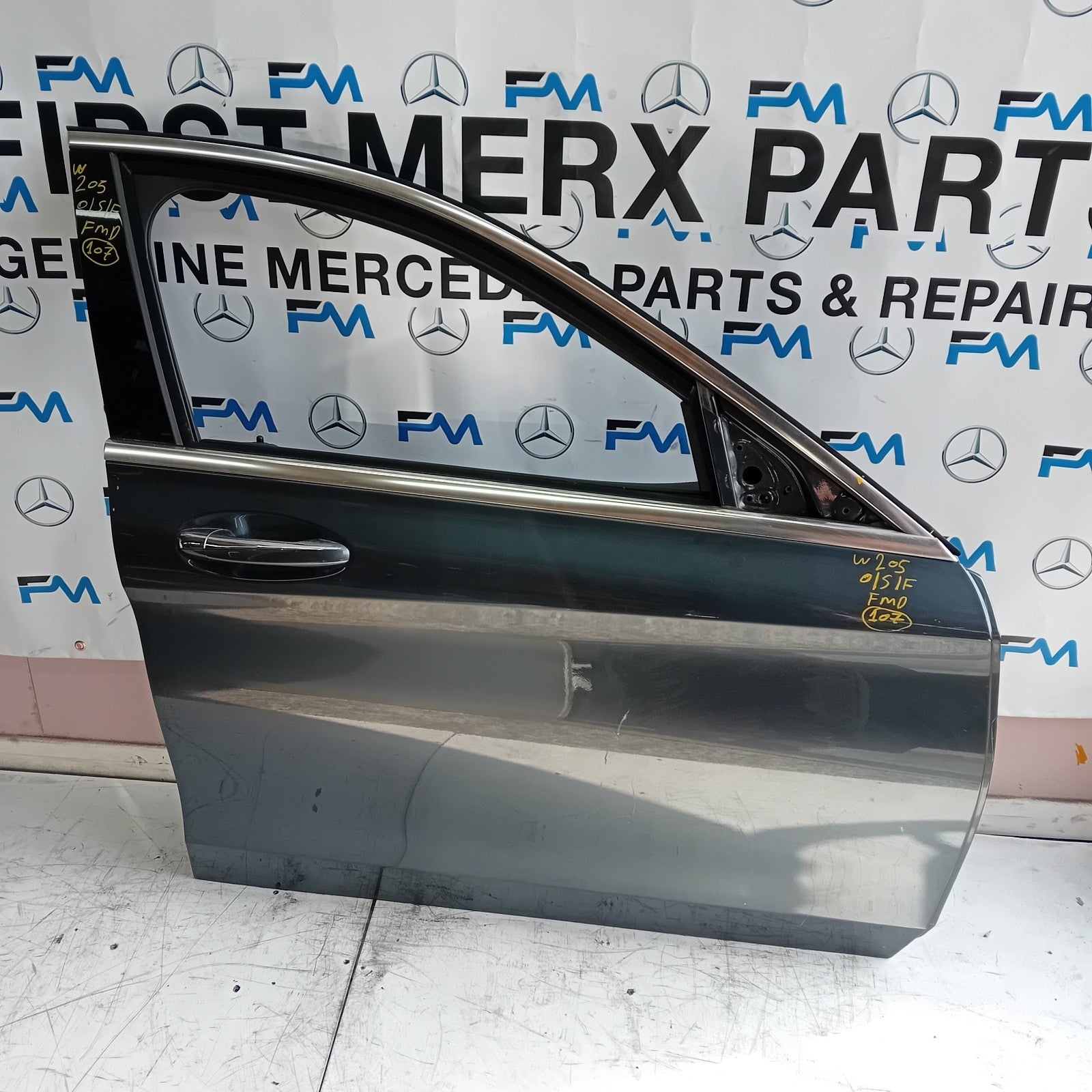 MERCEDES BENZ  C-CLASS W2O5 DRIVER SIDE FRONT DOOR O/S/F COMPLETE GREY FMD107