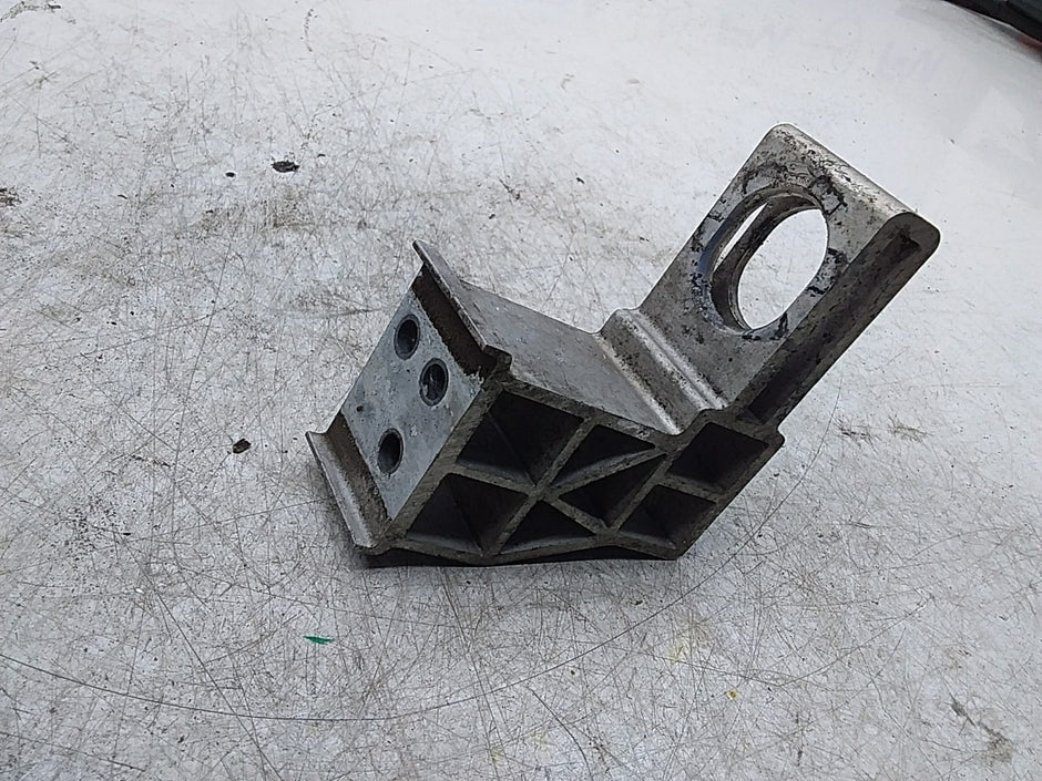 MERCEDES E-CLASS W213 RADIATOR SUPPORT BRACKET  FMR279