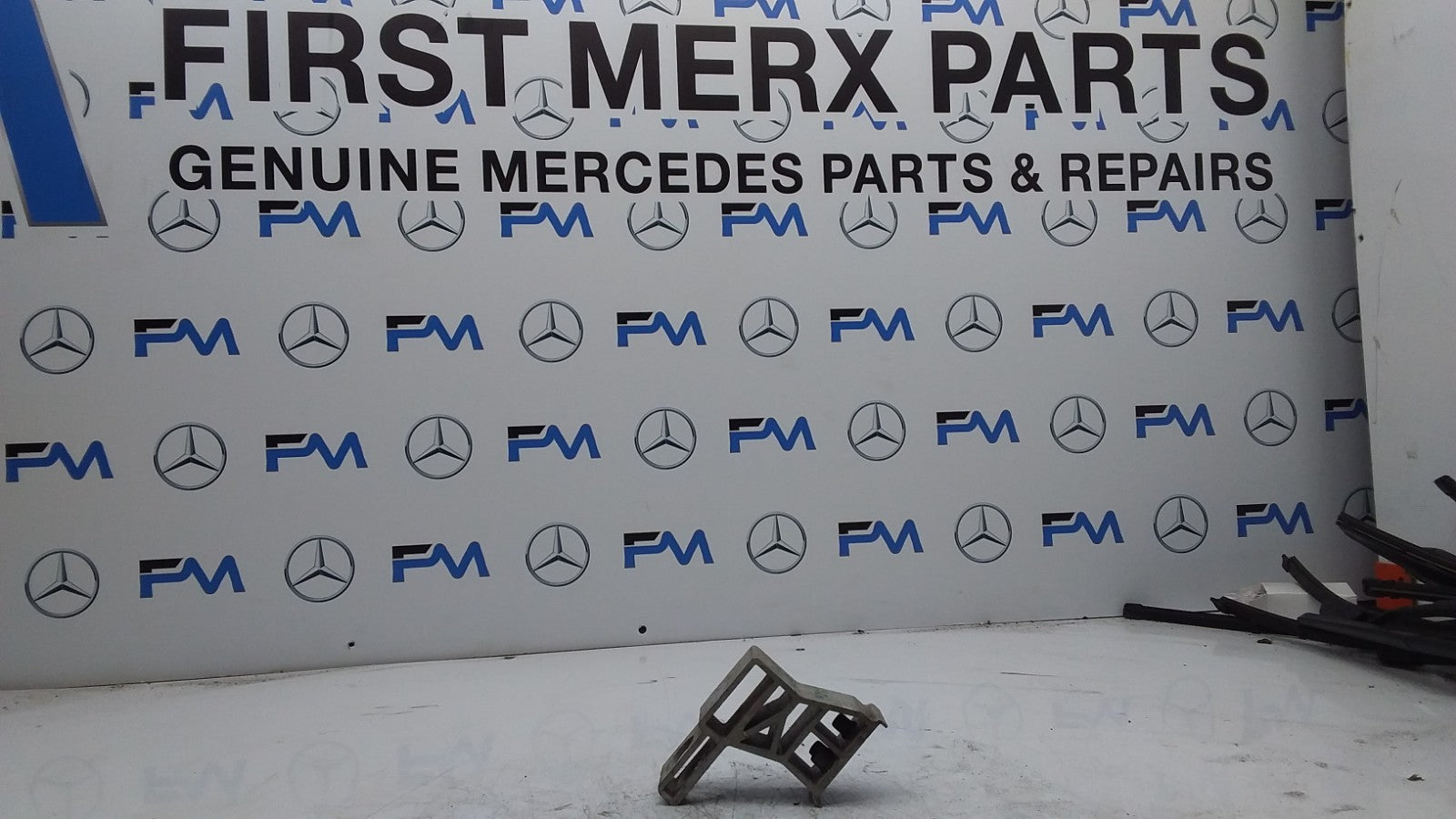 MERCEDES BENZ  E-CLASS W213 RADIATOR MOUNTING BRACKET  FMR405