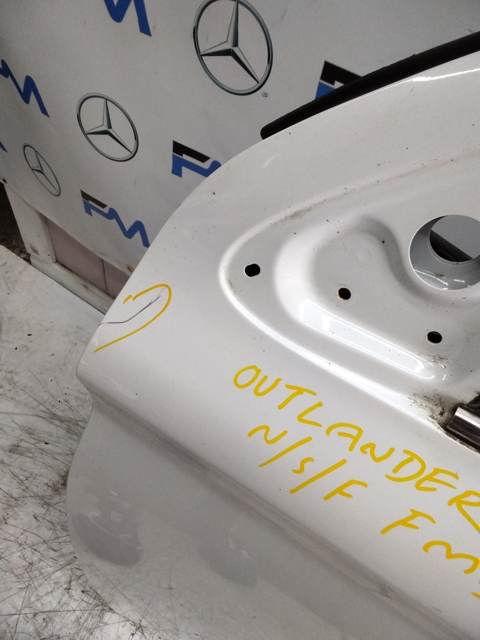 MITSUBISHI OUTLANDER MK3 PASSENGER FRONT DOOR NSF WHITE 2013 COMPLETE FMD330