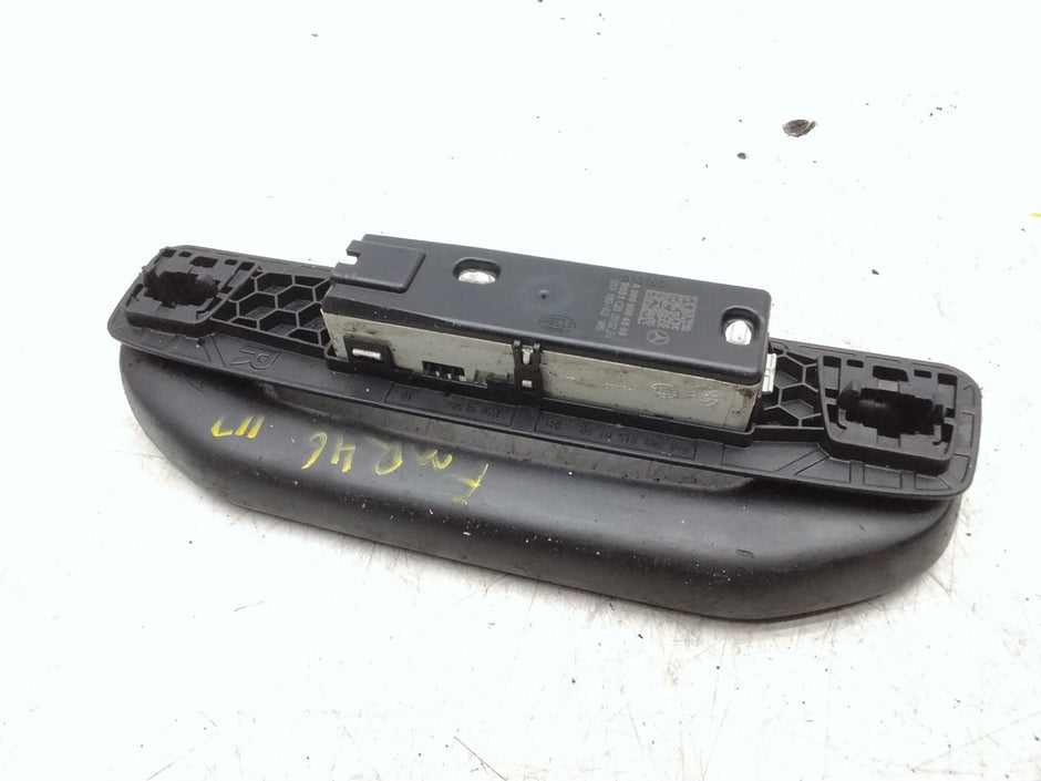  MERCEDES CLA W117 REAR RIGHT GRAB HANDLE AND LIGHT A0009064805 FMR46