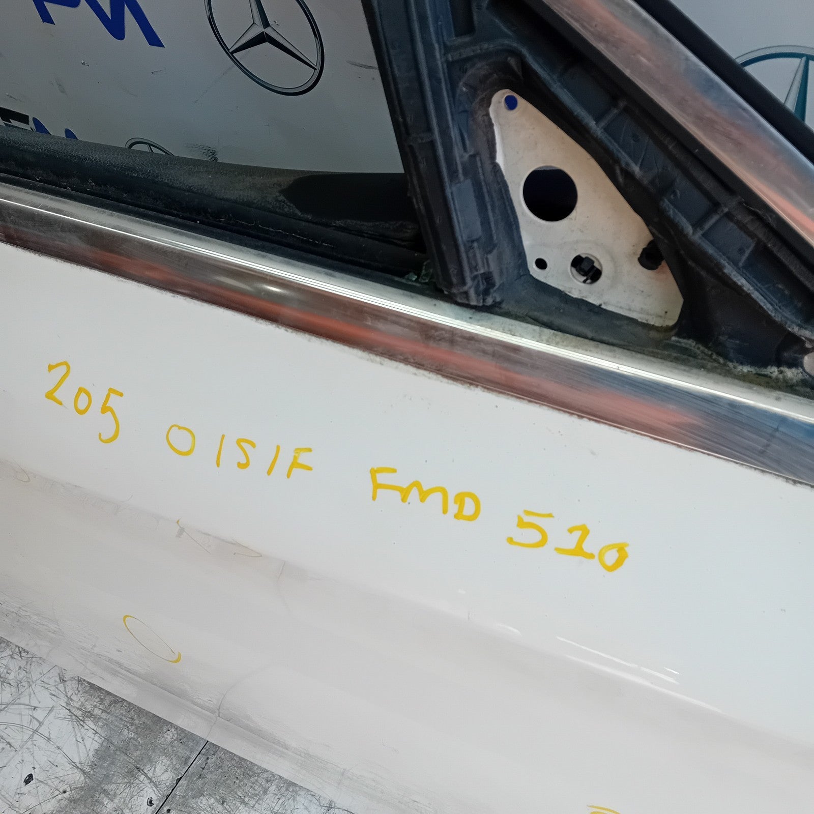 MERCEDES C-CLASS W205 DRIVER FRONT DOOR OSF 2014 WHITE COMPLETE  FMD510