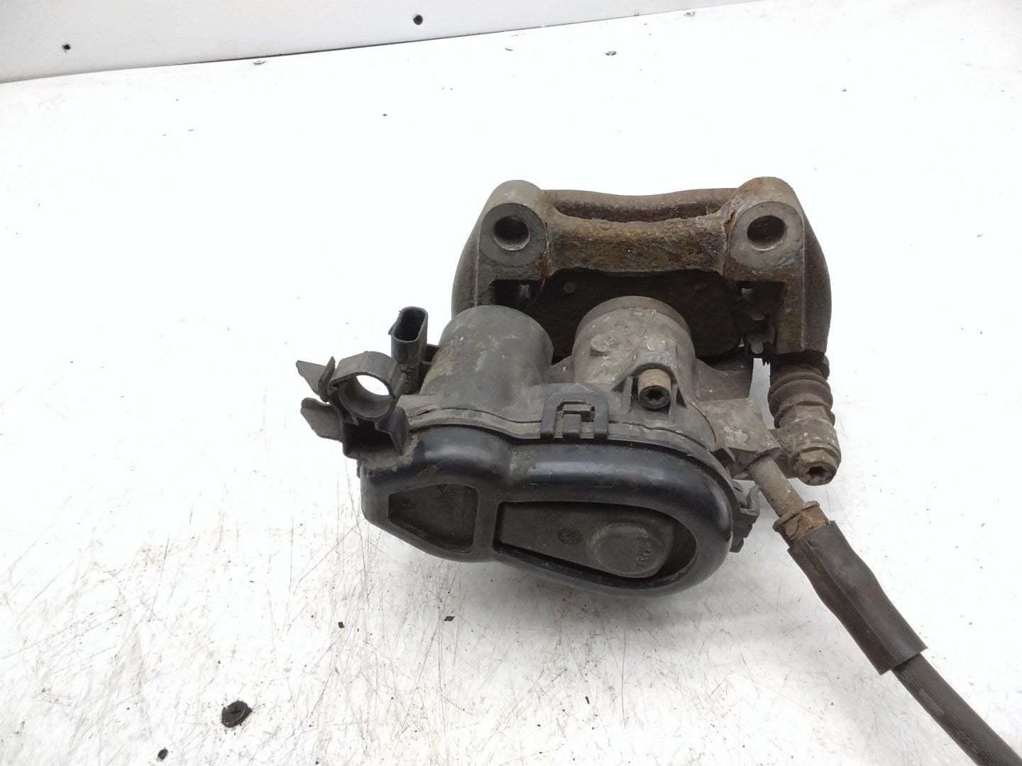 MERCEDES  B-CLASS W246 BRAKE CALIPER REAR LEFT PASSENGER SIDE A2464232198 FMR135