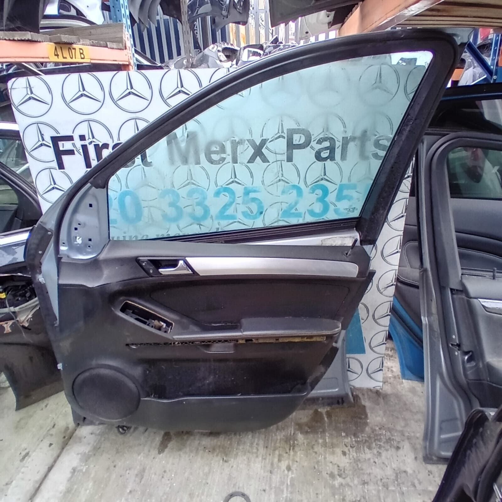 MERCEDES BENZ ML  W164  DRIVER SIDE FRONT DOOR ( OFF SIDE FRONT )