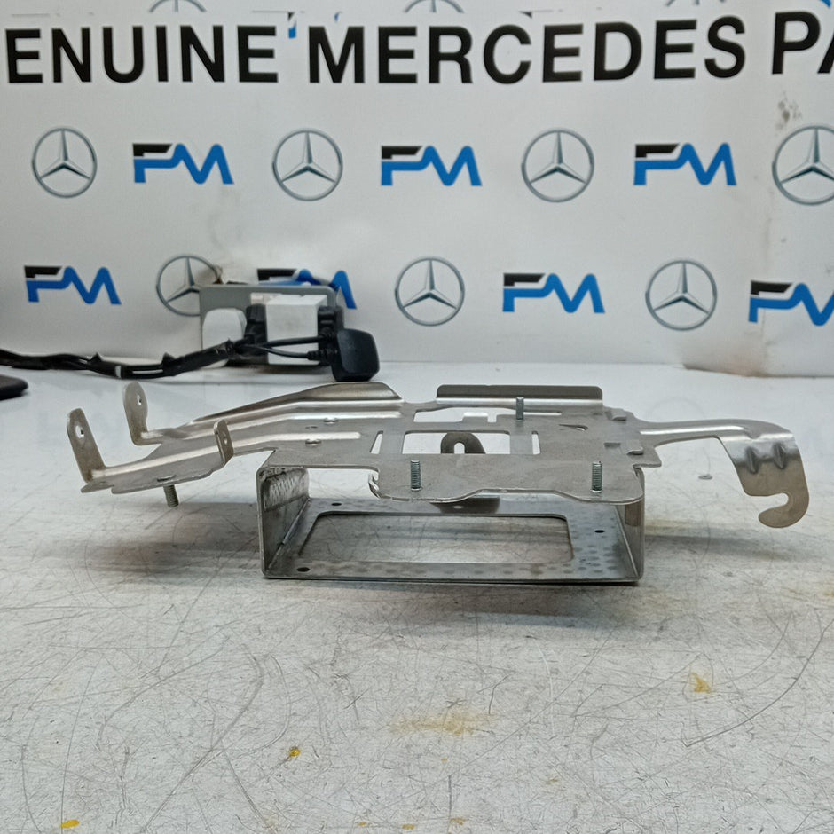 MERCEDES BENZ E-CLASS W212  2014-2021  RADIO TUNER BOX  A2125456140 FM001554