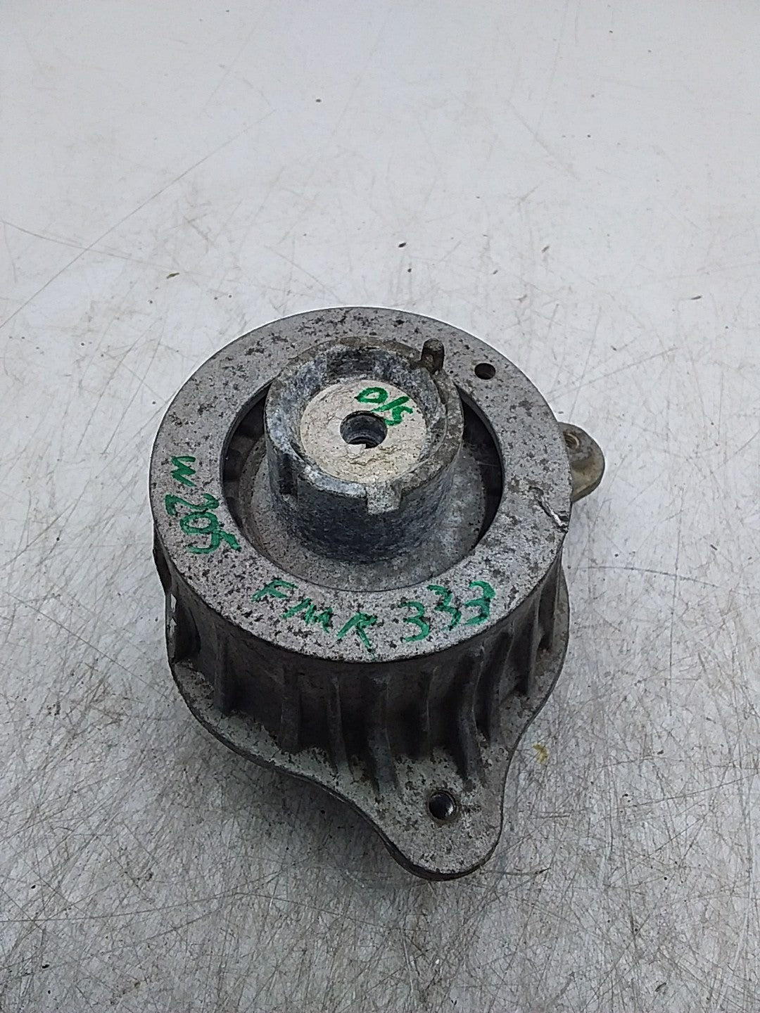 MERCEDES BENZ  C-CLASS W205  ENGINE MOUNT RIGHT OS A2052406717 FMR333