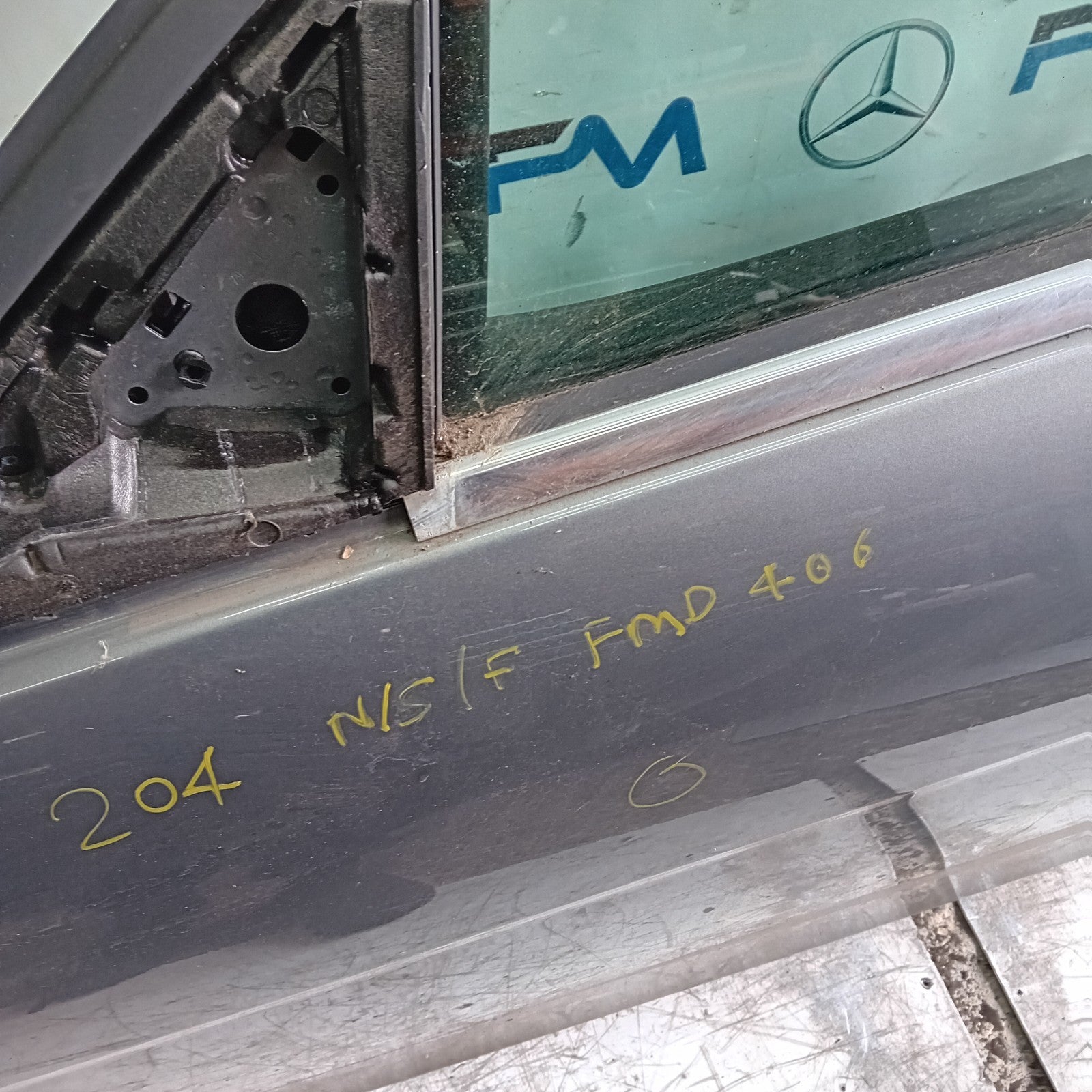 MERCEDES C-CLASS W204 PASSENGER FRONT DOOR NSF 2009-2014 GREY COMPLETE FMD406
