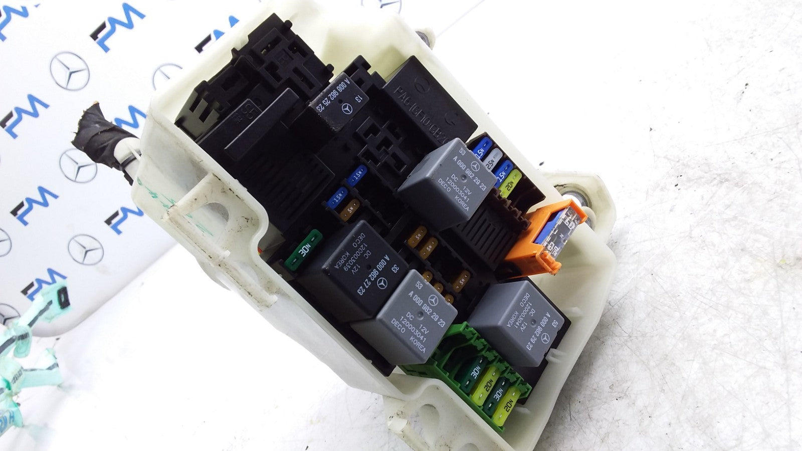MERCEDES BENZ C-CLASS W205 GENUINE OEM FUSE BOX A2059981301 FMR440