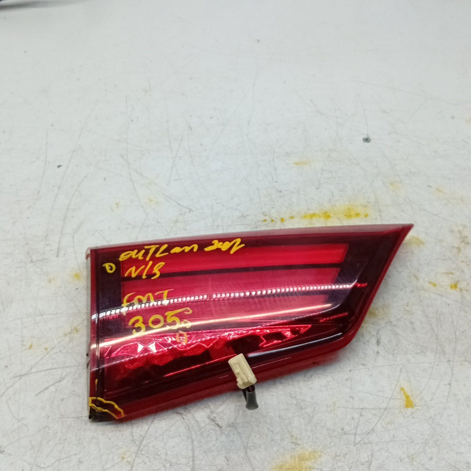 MITSUBISHI OUTLANDER MK3 PASSENGER SIDE LEFT REAR INNER TAIL LIGHT 2013 FMT305