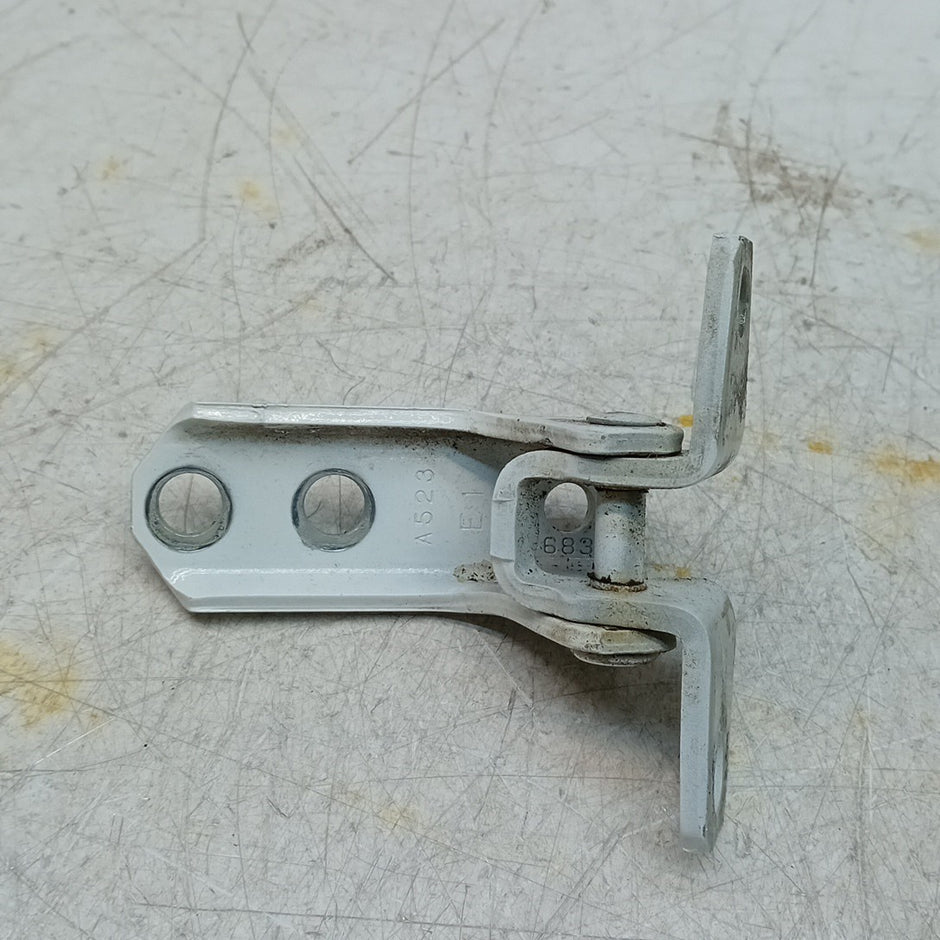MITSUBISHI OUTLANDER MK3  FRONT DOOR HINGE PANEL A523 A046834 FM001636