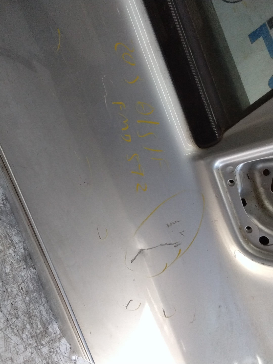 MERCEDES C-CLS W203 SLN DRIVER FRONT DOOR OSF SILVER 2001-04  FMD592