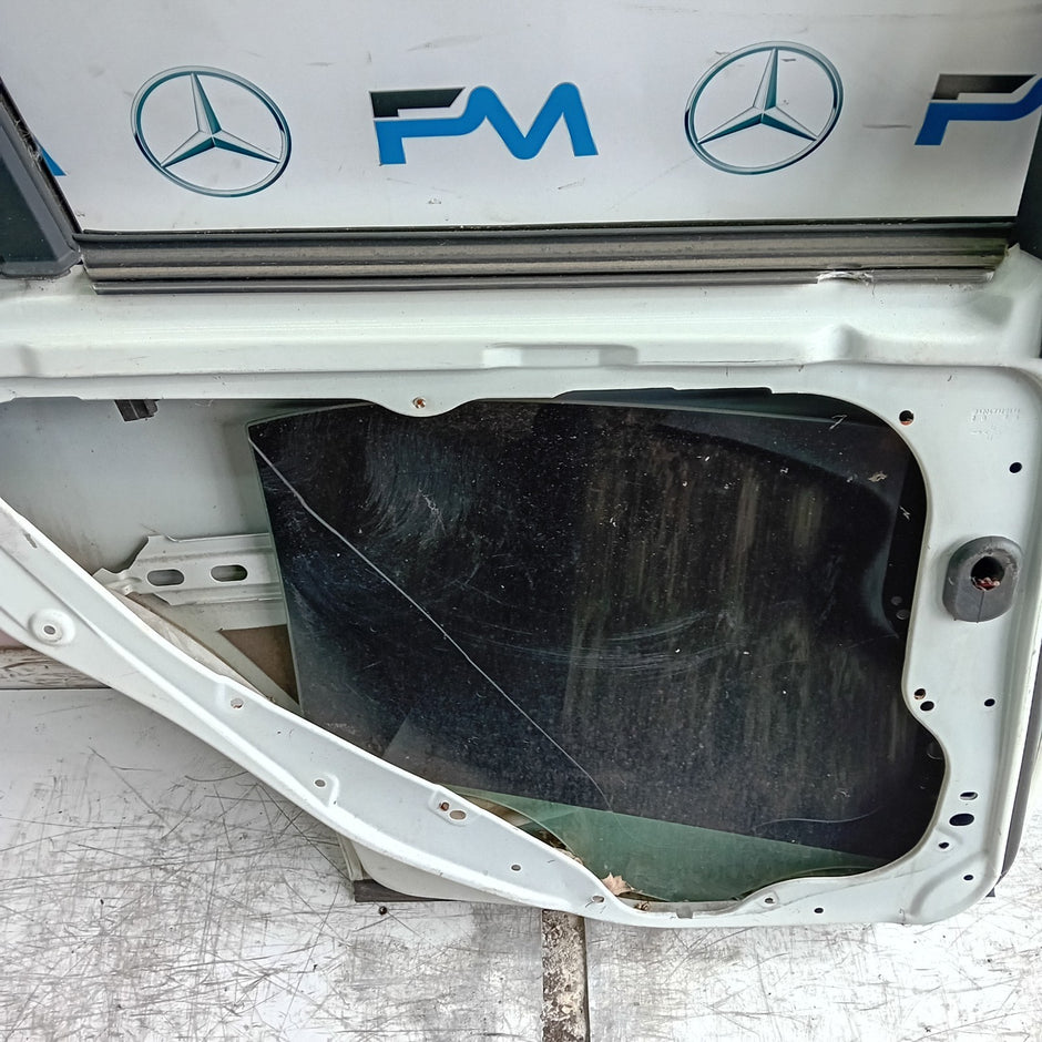 MERCEDES C-CLASS W204 SLN PASSENGER REAR DOOR NSR WHITE 2008-14 FMD426