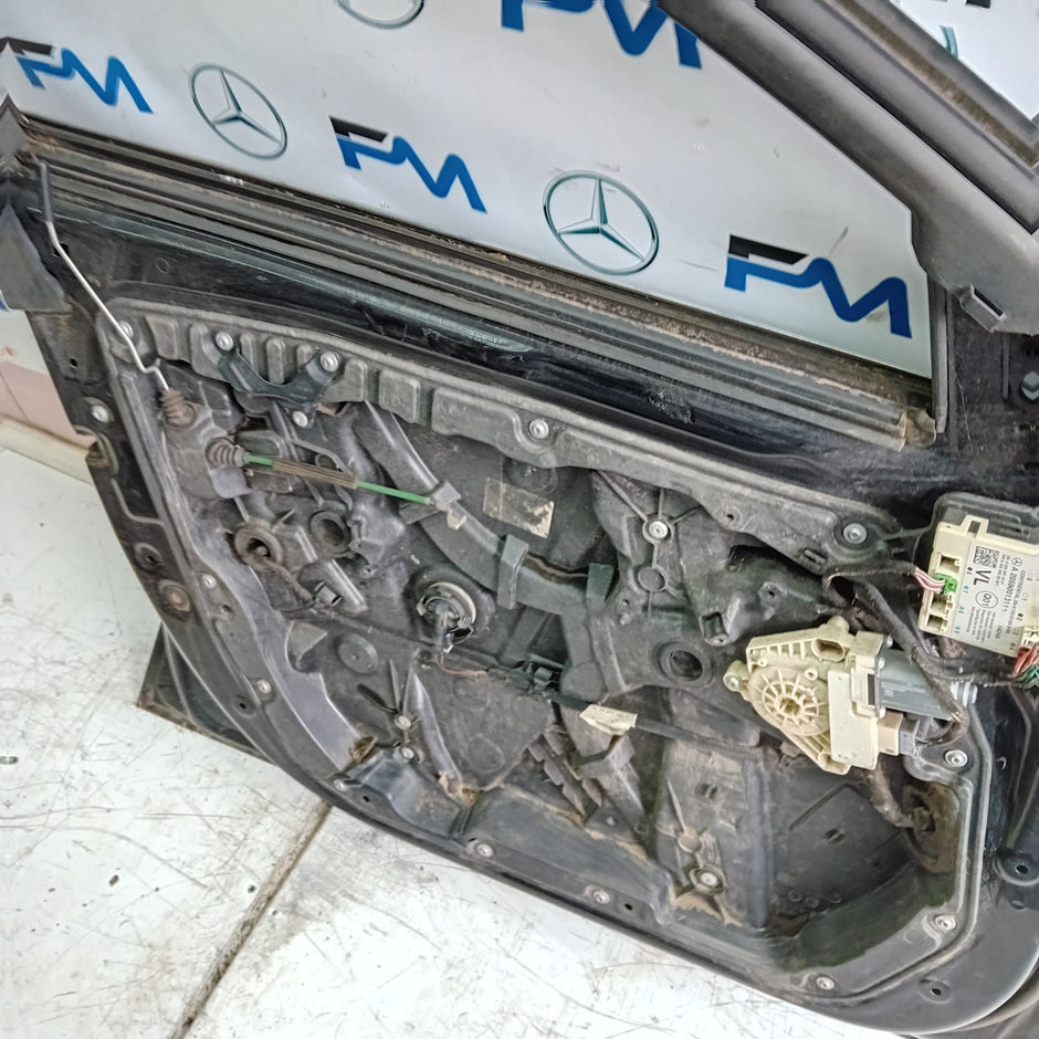 MERCEDES BENZ C-CLASS W205 PASSENGER SIDE FRONT DOOR N/S/F  BLACK FMD129