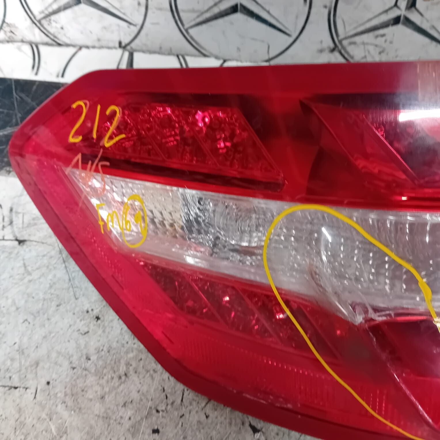 MERCEDES E CLASS W212 SALOON  REAR  PASSENGER SIDE ( NEAR SIDE )  TAIL LIGHT